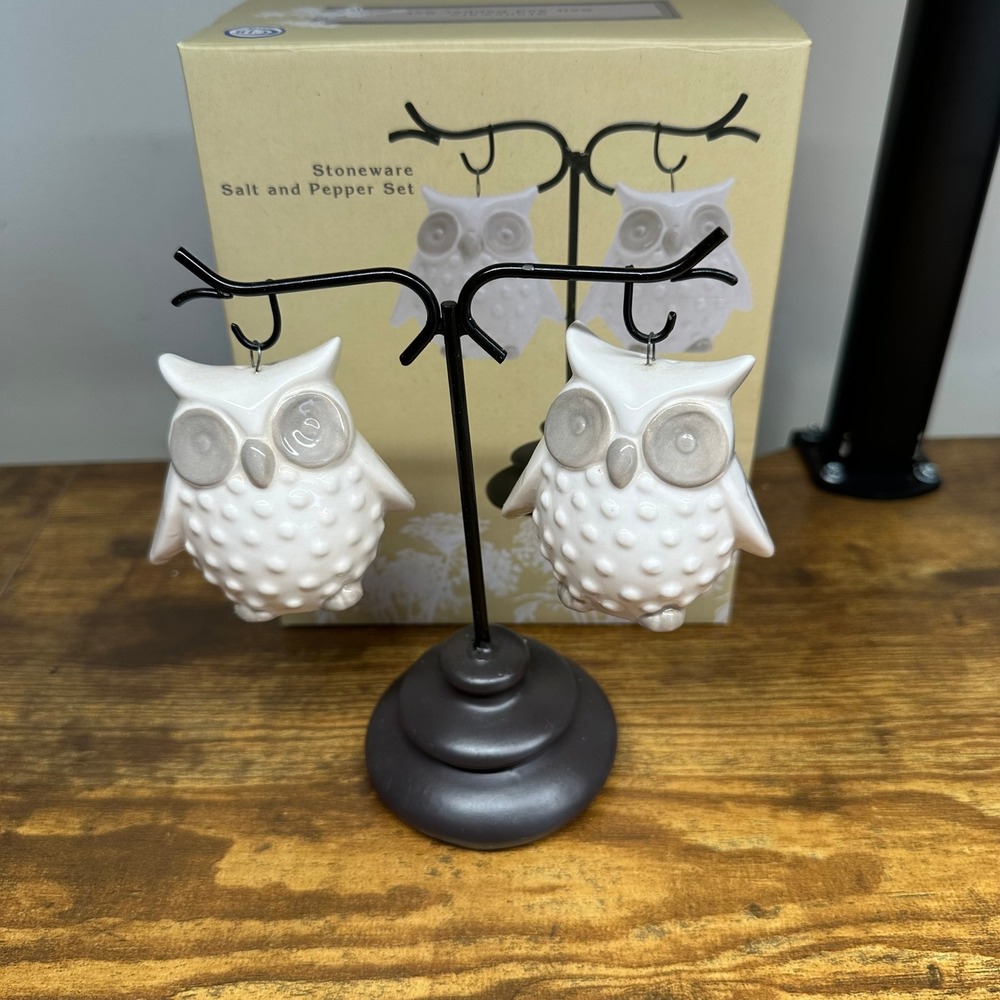 Cracker Barrel Stoneware Owl Salt and Pepper Shaker Set with Metal Tree Stand
